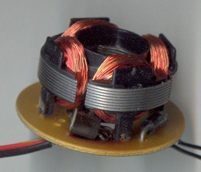 Хорошо виден гавкнувшийся транзистор - у него даже текстолит обуглися вокруг выводов.