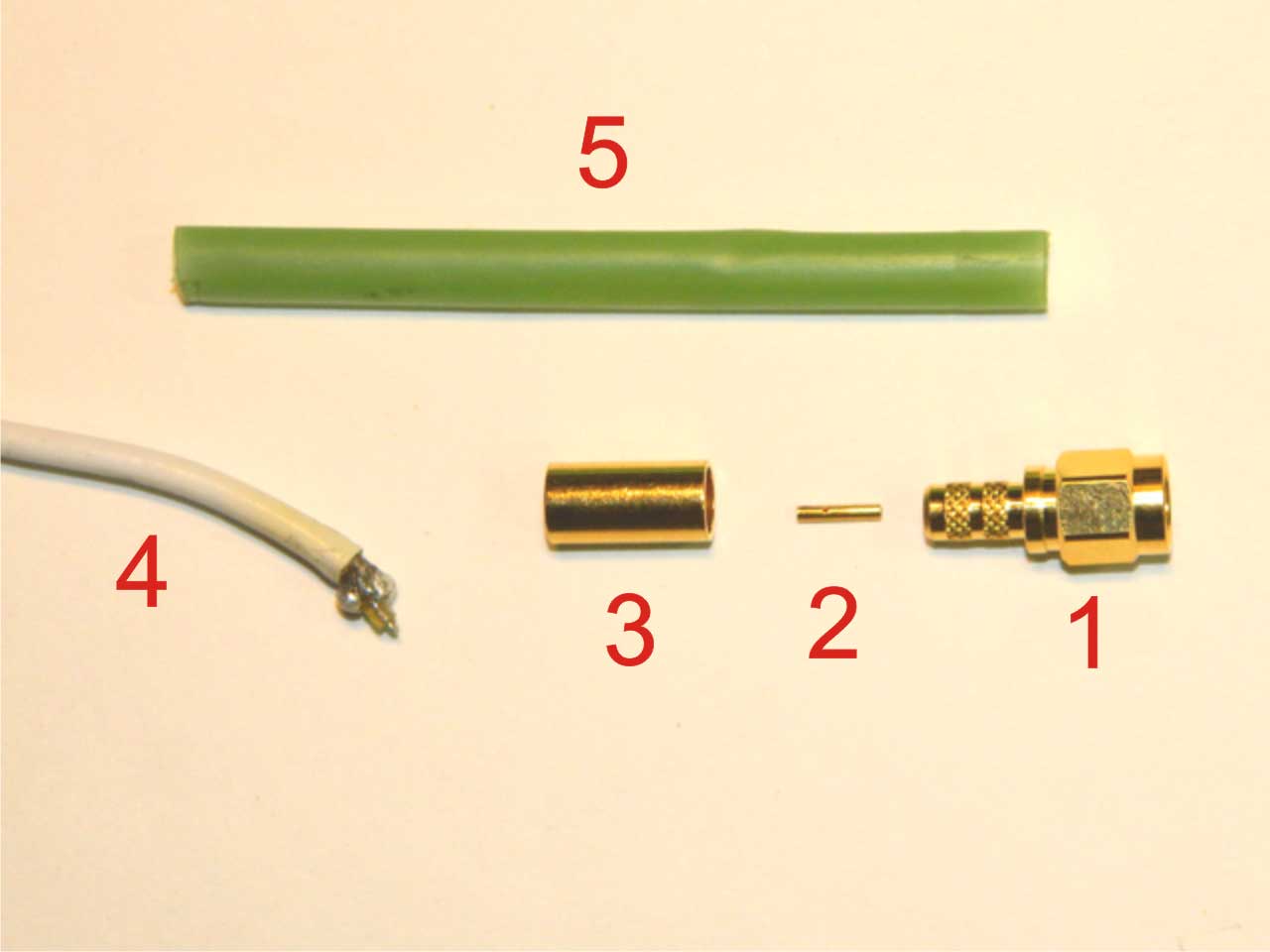 Разъём на кабель (1 - разъём, 2 - центральный контакт, 3 - экранирующая муфта, 4 - антенный кабель, 5 - термоусадочная трубка)